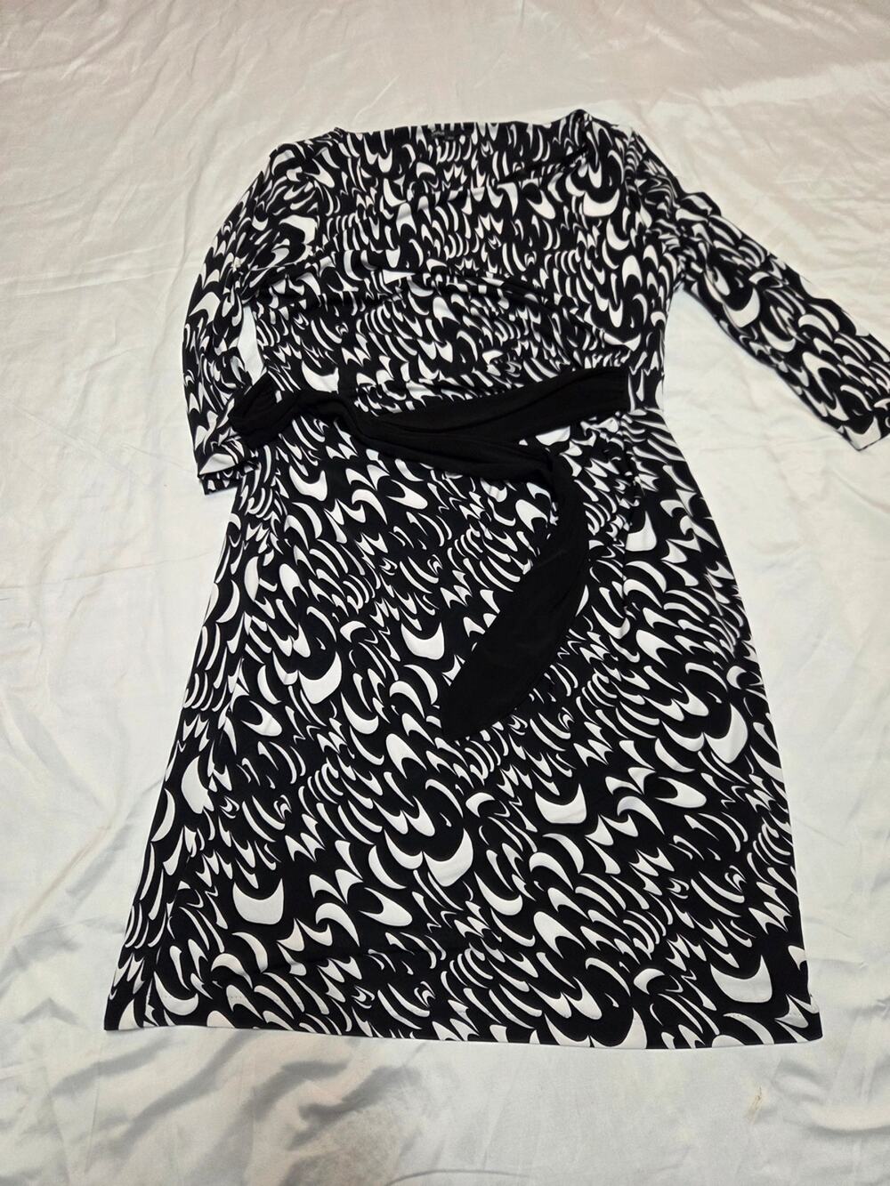 Chaus Black and White Long Sleeve Patterned Dress with Waist Tie
